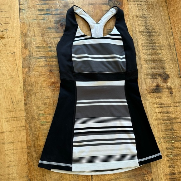 Lululemon Athletica  Run Fast Track Black White Stripe Criss Cross Back Size 2 - Picture 4 of 12